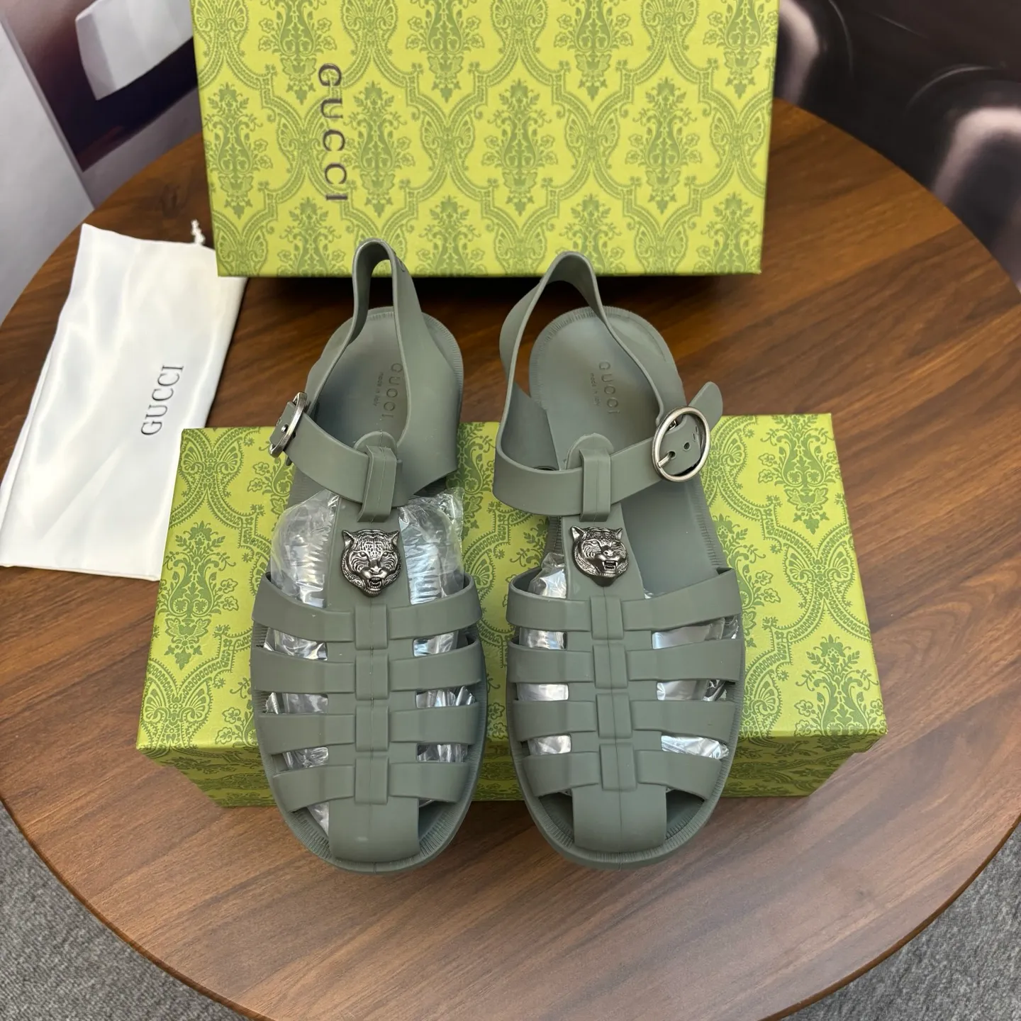 Men's shoes 260💰 [Gucci] Counter quality, top-quality original goods, real photos! Original TPU material, fine workmanship, comfortable; genuine 1:1 replica Size: 36 ~ 46